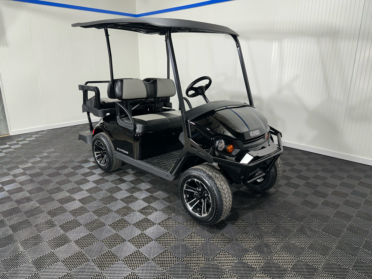 2025 EZGO Express S4