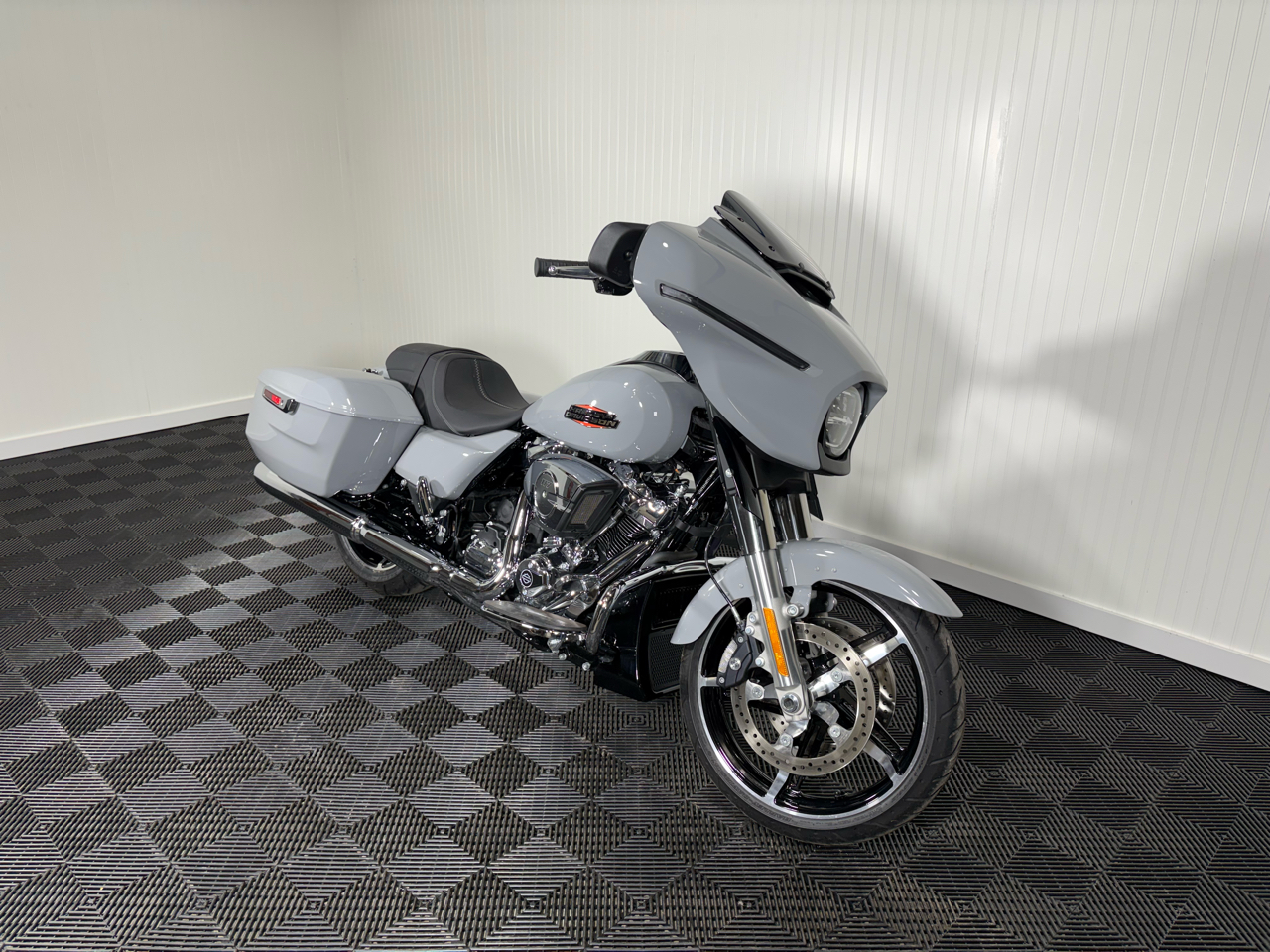 Harley-Davidson FLHX  2024