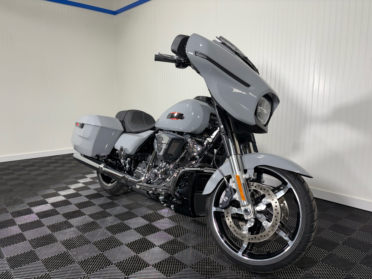 Harley-Davidson FLHX  2024