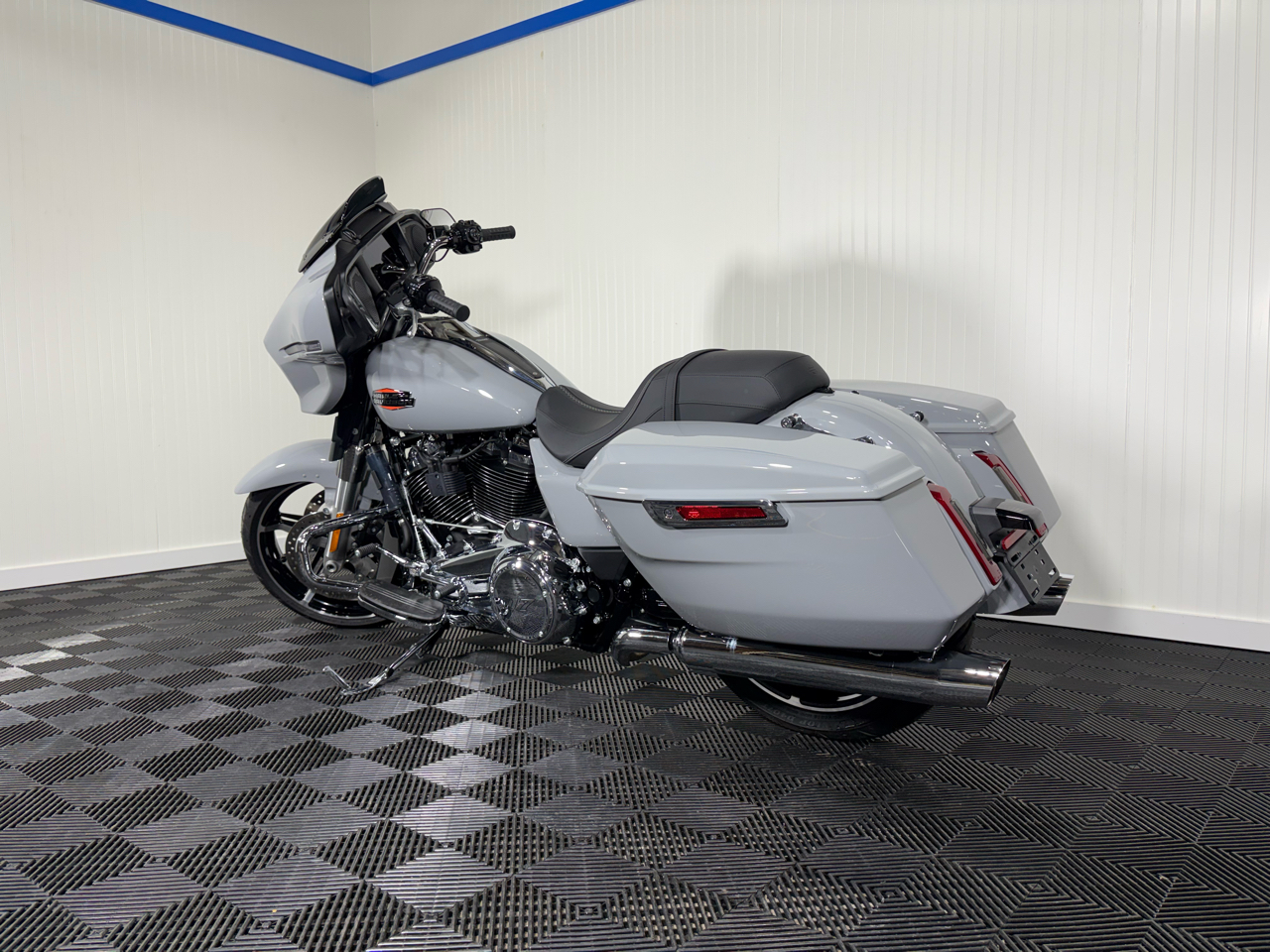 Harley-Davidson FLHX  2024