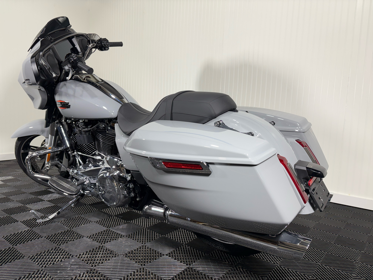 Harley-Davidson FLHX  2024