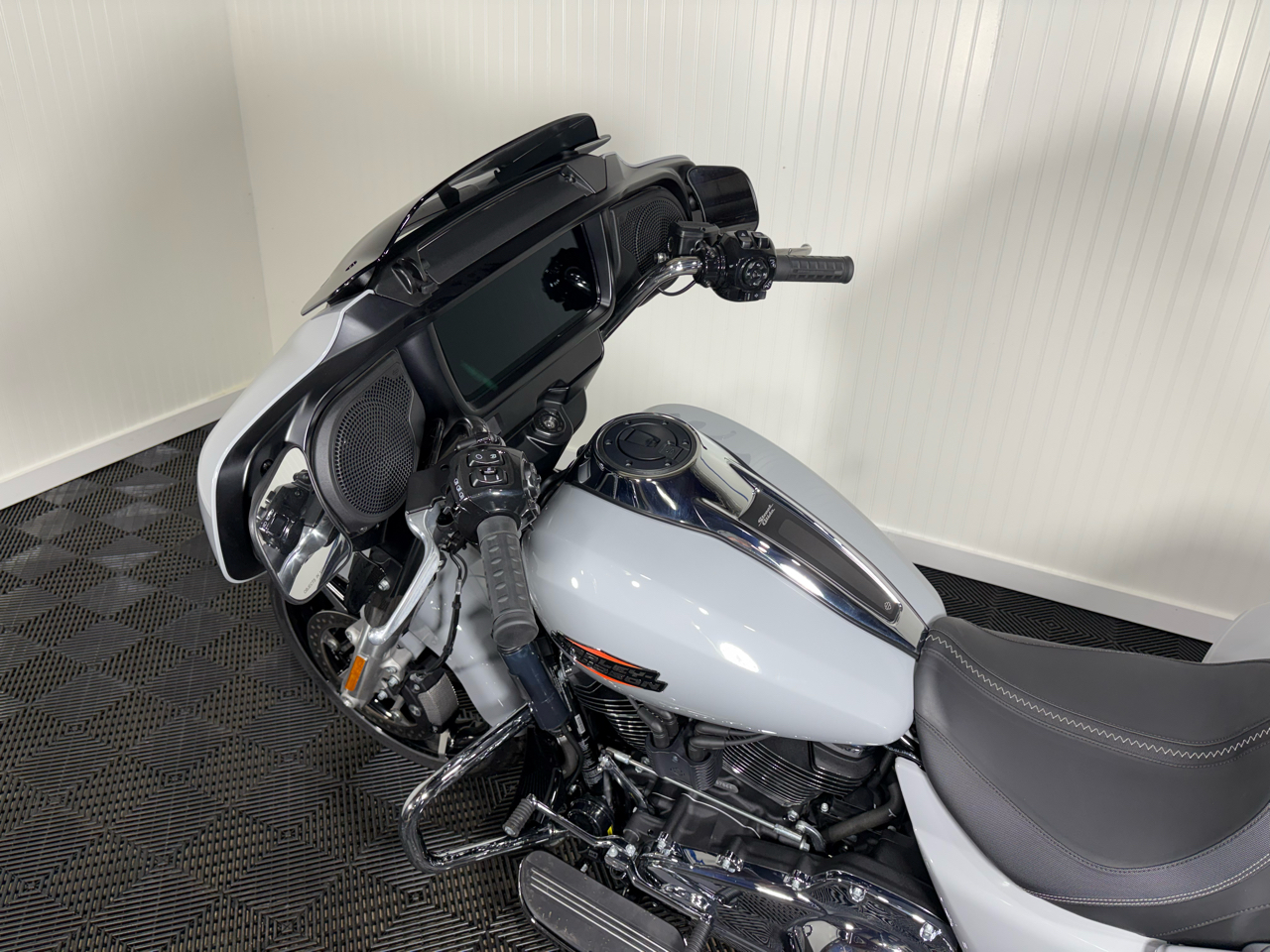 Harley-Davidson FLHX  2024