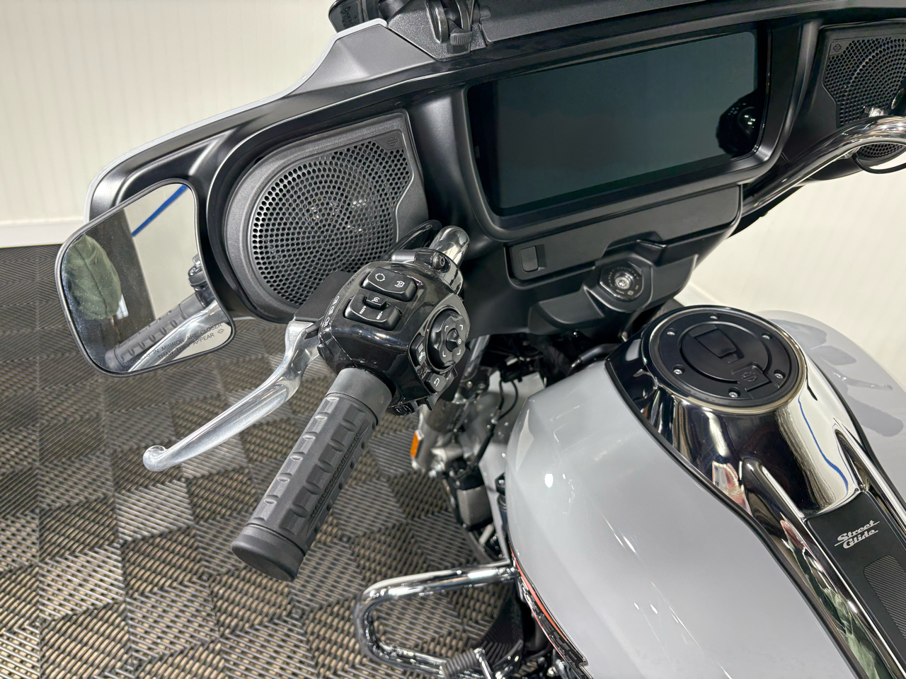 Harley-Davidson FLHX  2024