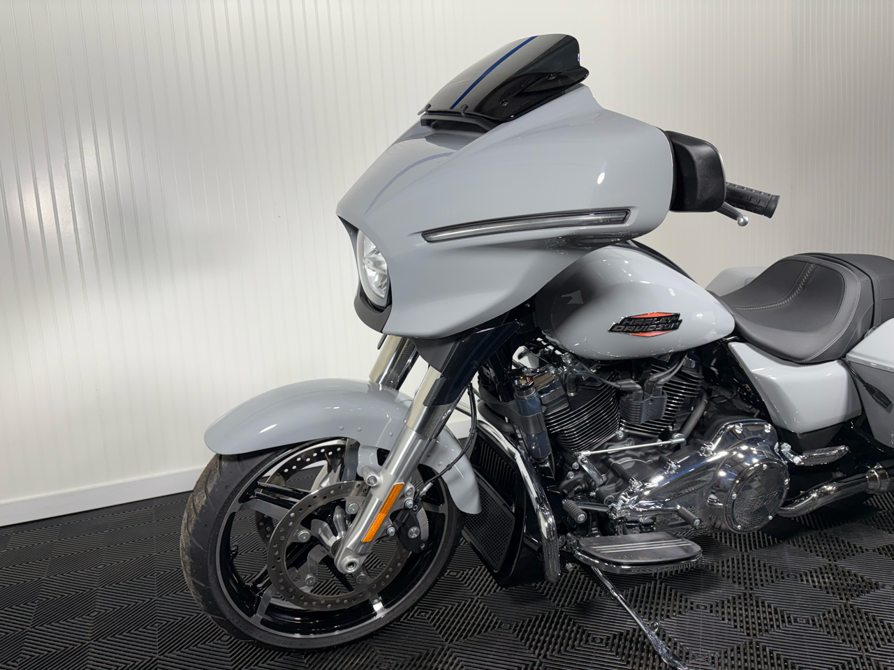 Harley-Davidson FLHX  2024