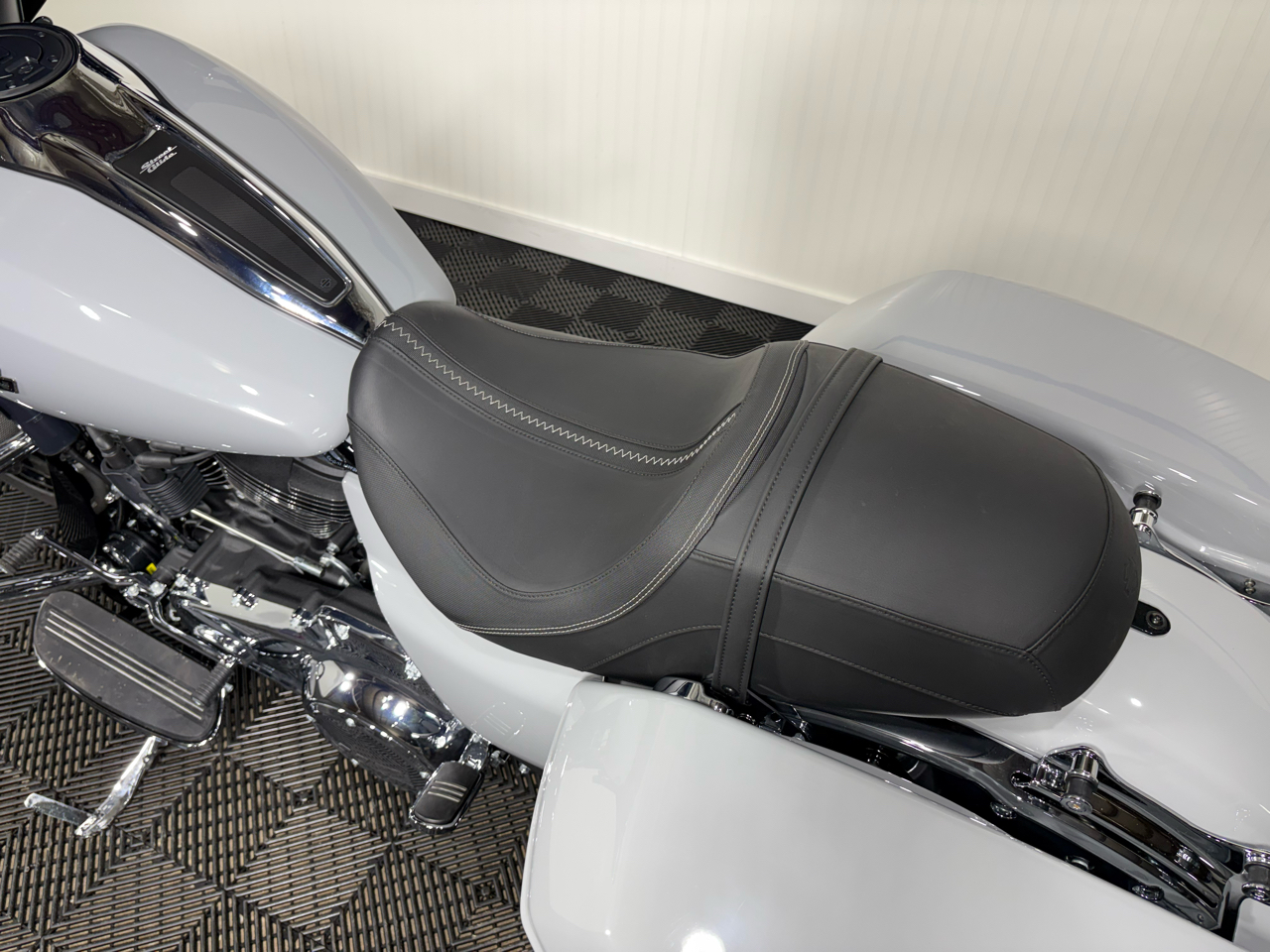 Harley-Davidson FLHX  2024