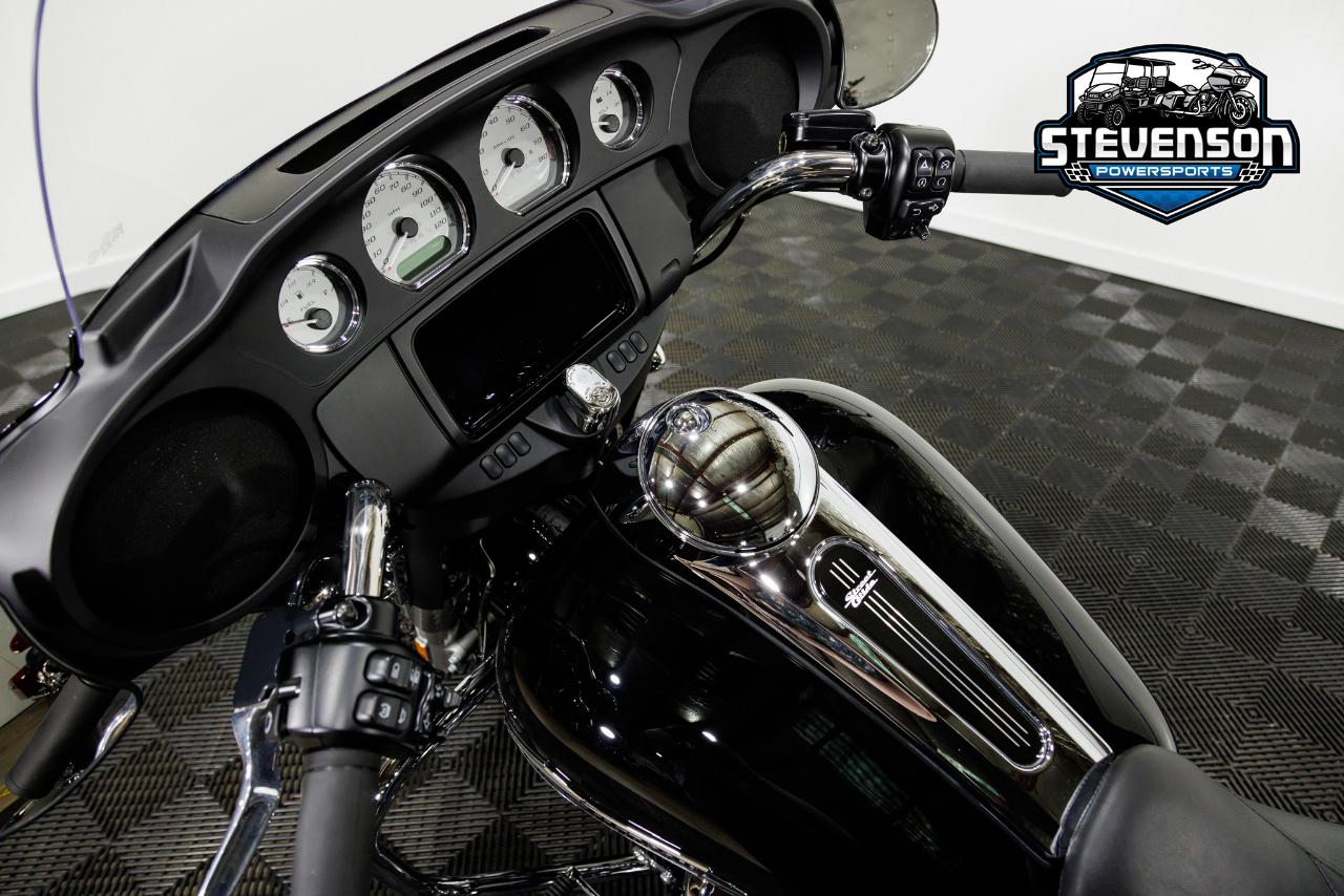 Harley-Davidson FLHX  2023