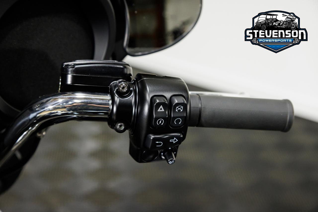 Harley-Davidson FLHX  2023