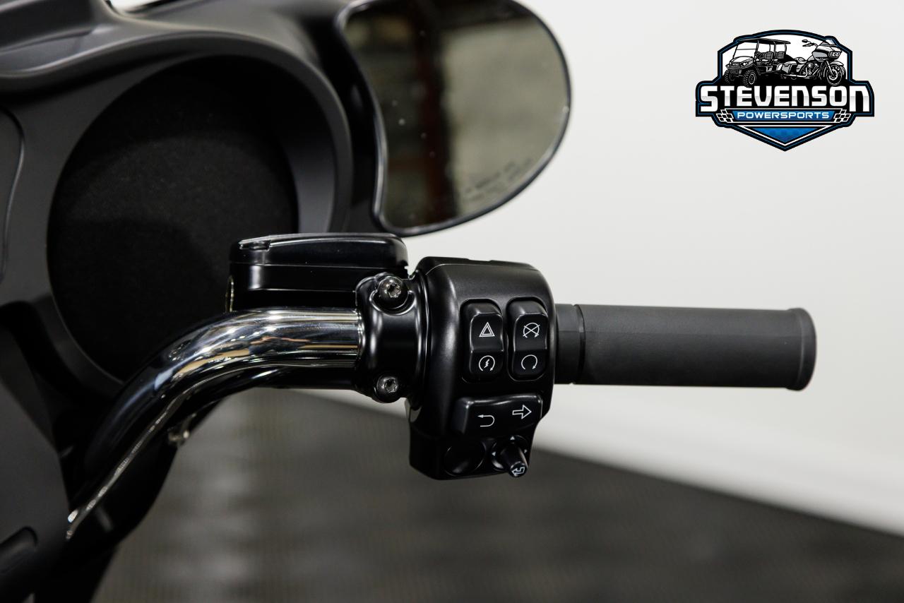 Harley-Davidson FLHX  2023