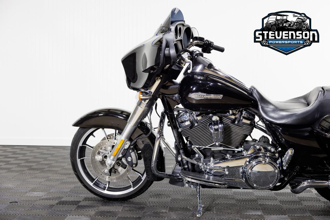 Harley-Davidson FLHX  2023