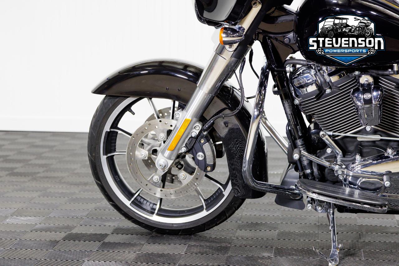 Harley-Davidson FLHX  2023