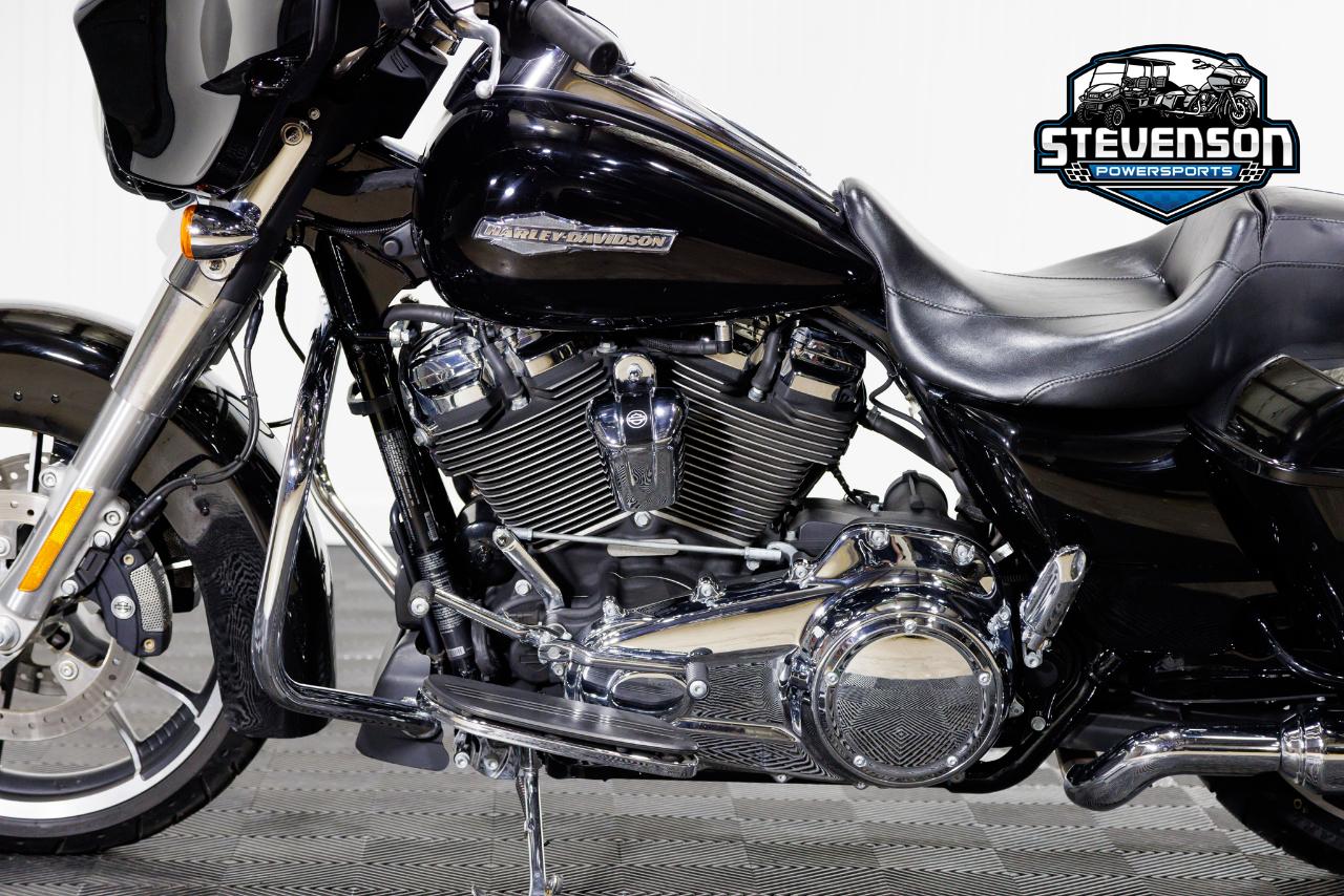 Harley-Davidson FLHX  2023