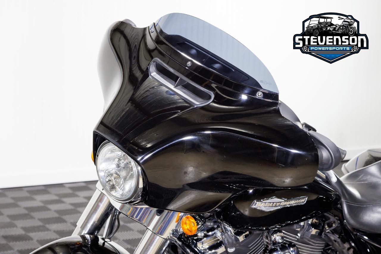 Harley-Davidson FLHX  2023