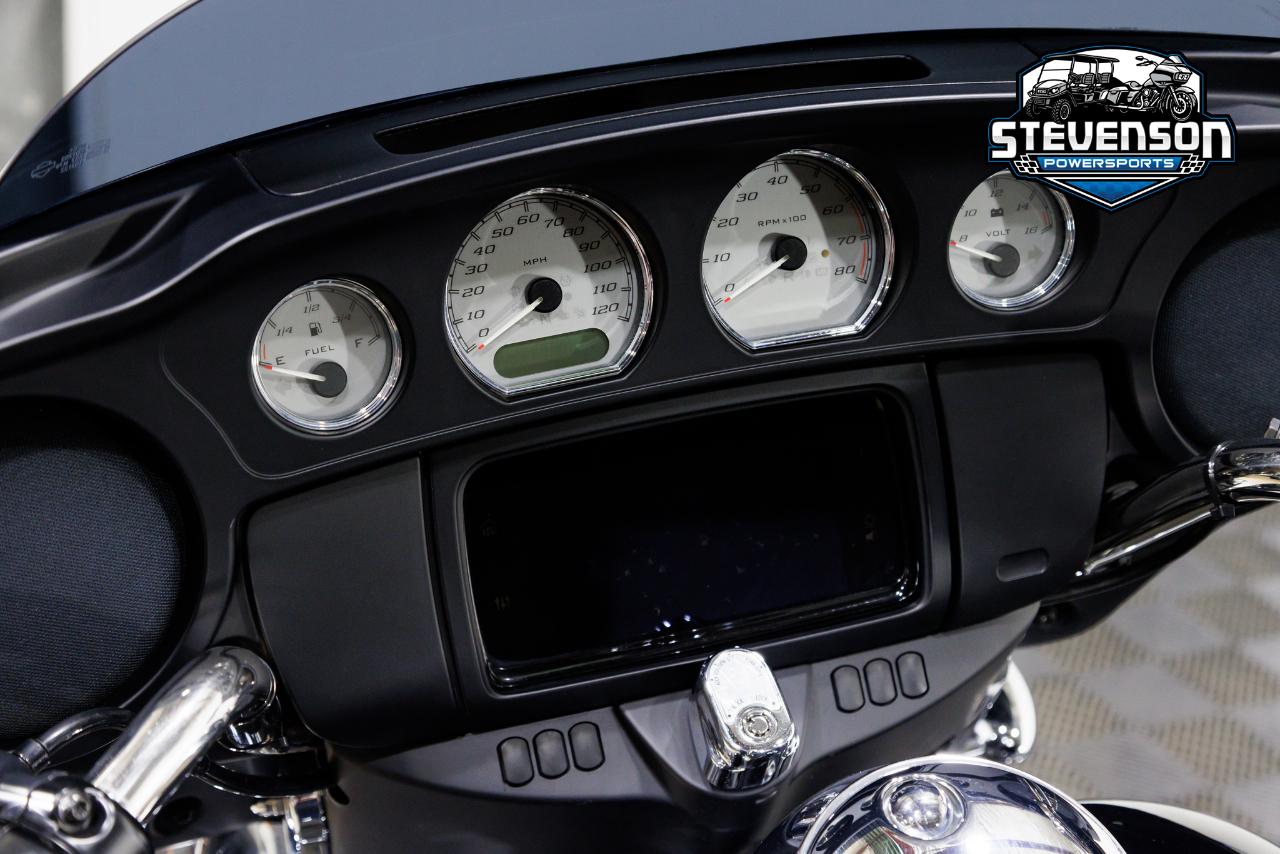 Harley-Davidson FLHX  2023