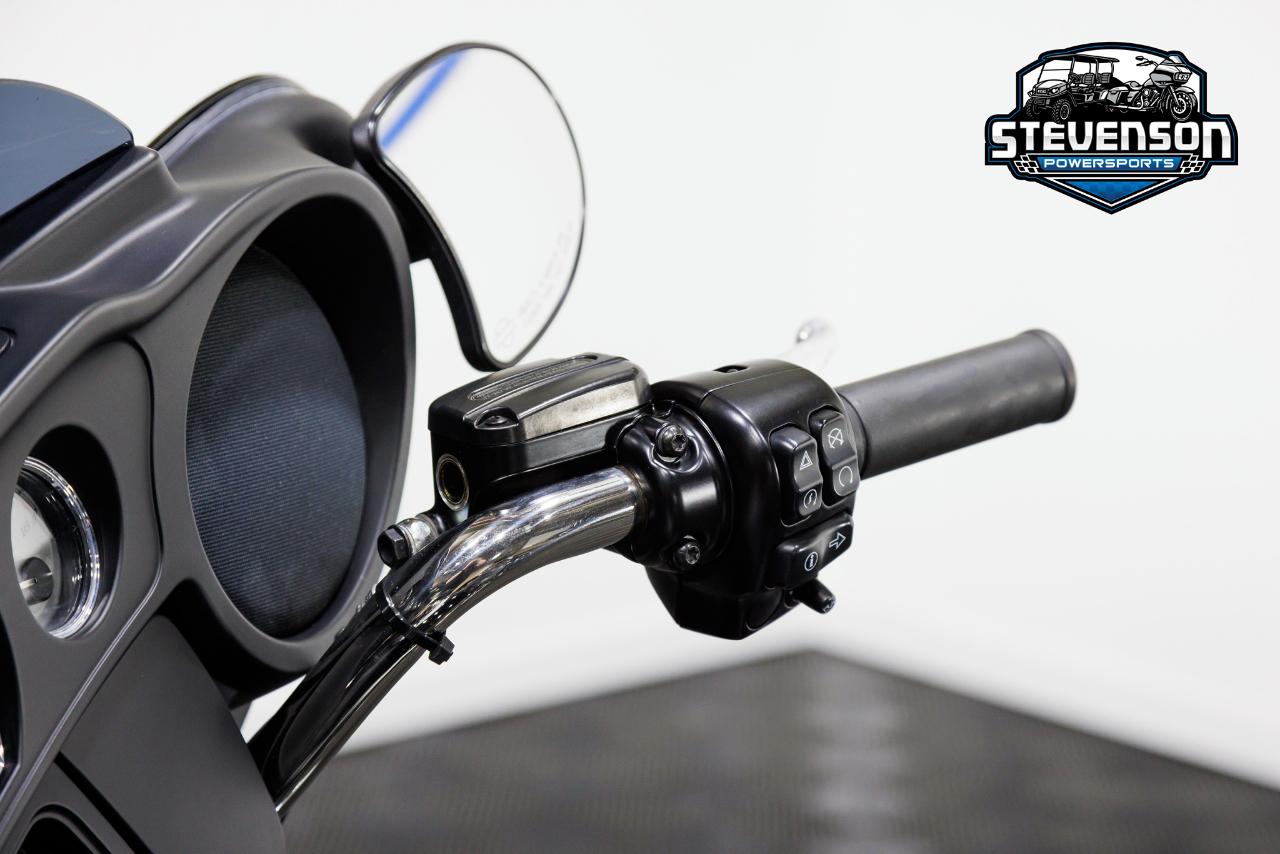 Harley-Davidson FLHX  2023