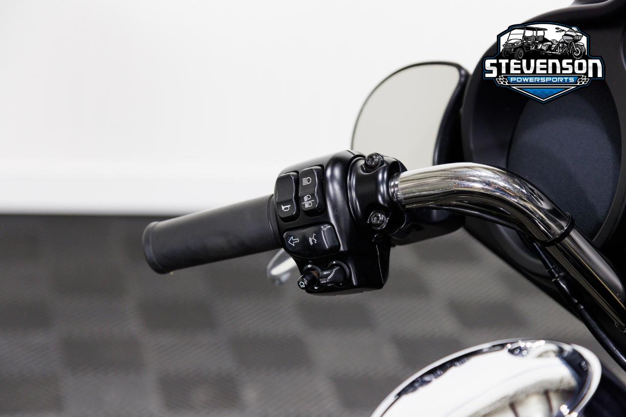 Harley-Davidson FLHX  2023