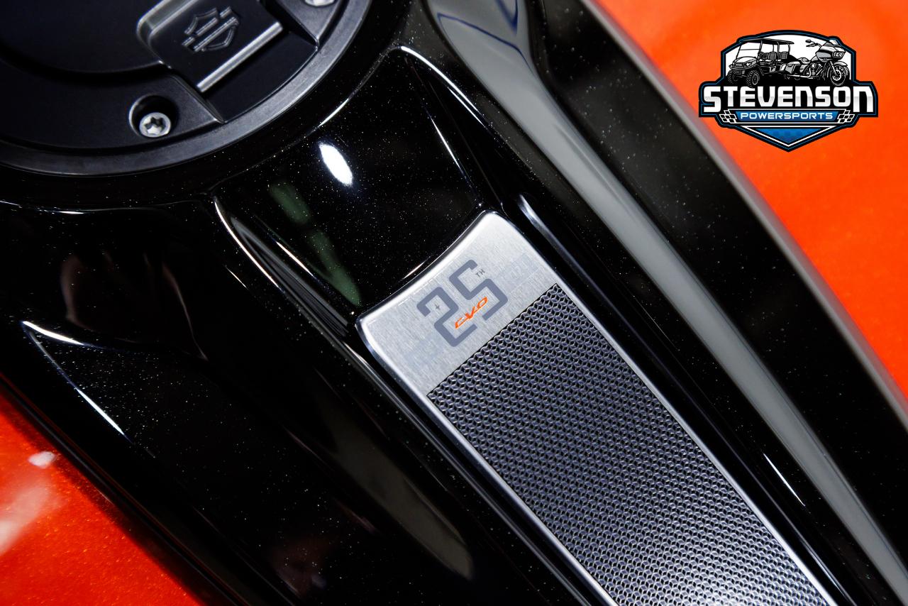 Harley-Davidson FLHXSE  2024