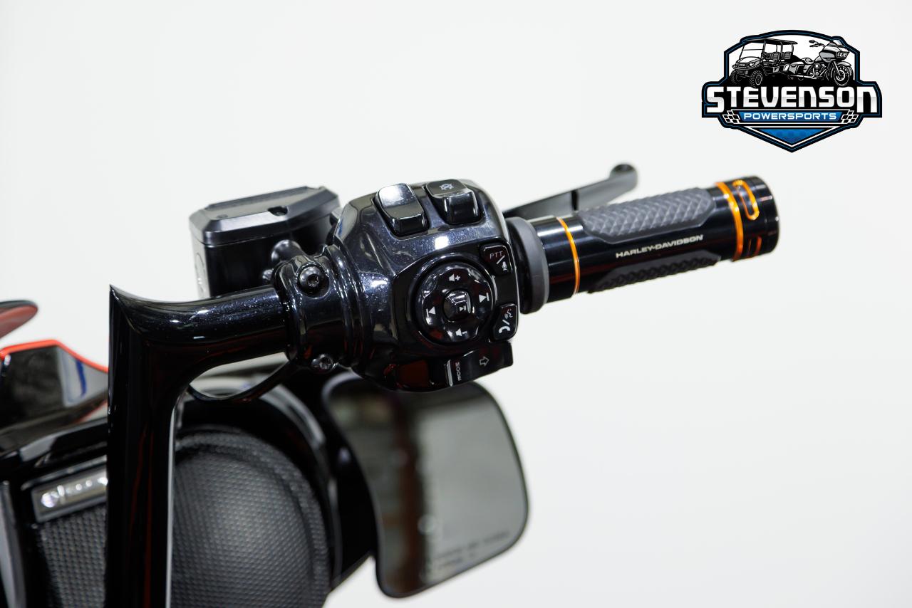 Harley-Davidson FLHXSE  2024