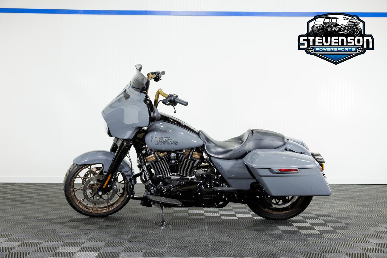 Harley-Davidson FLHXST  2022