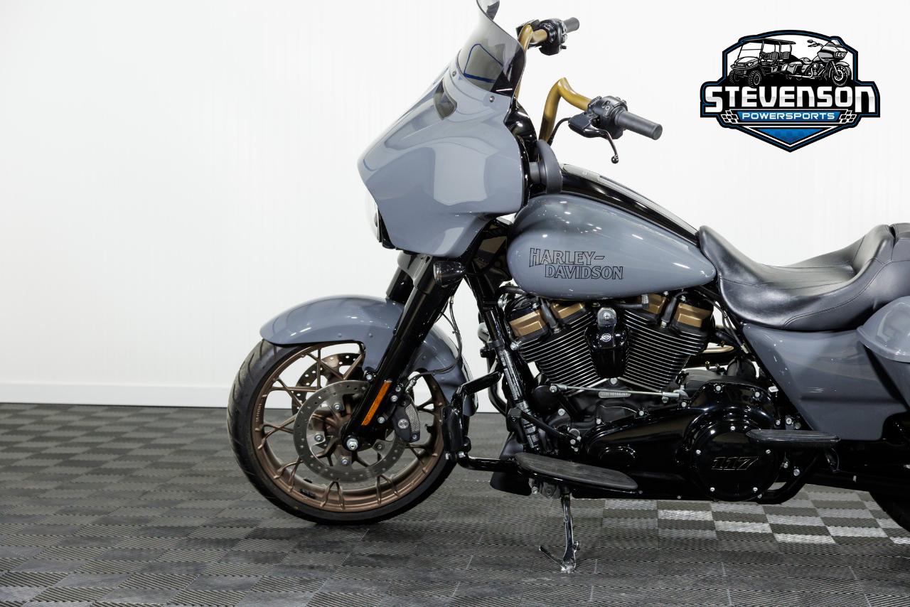 Harley-Davidson FLHXST  2022