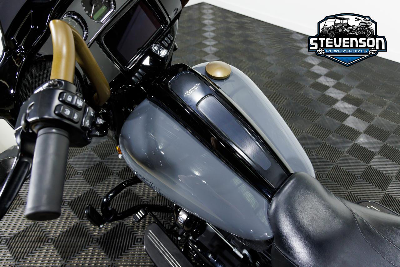 Harley-Davidson FLHXST  2022