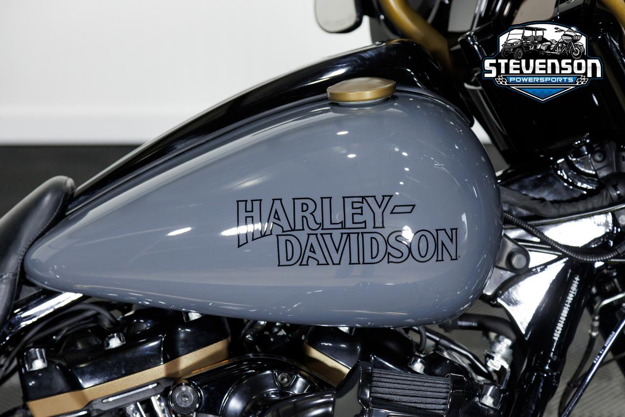 Harley-Davidson FLHXST  2022