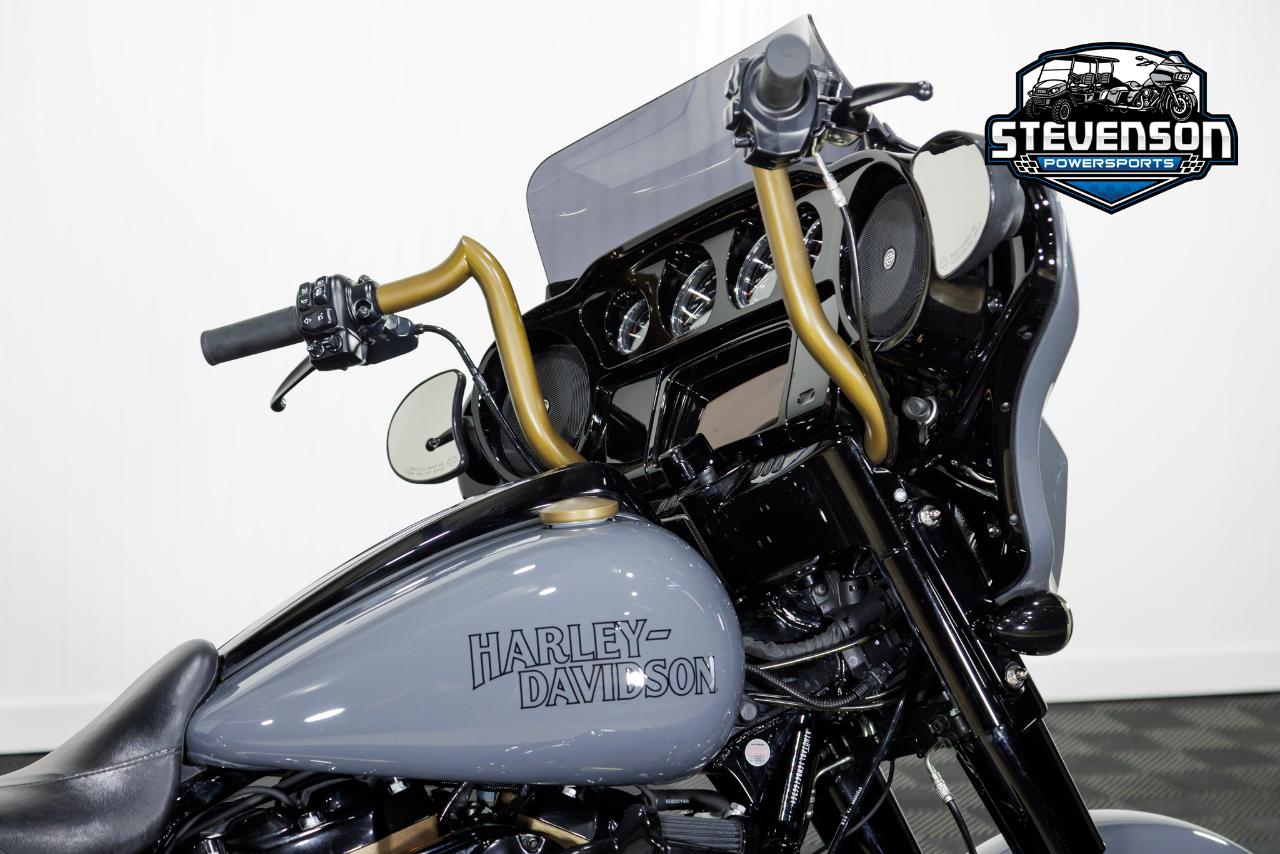 Harley-Davidson FLHXST  2022