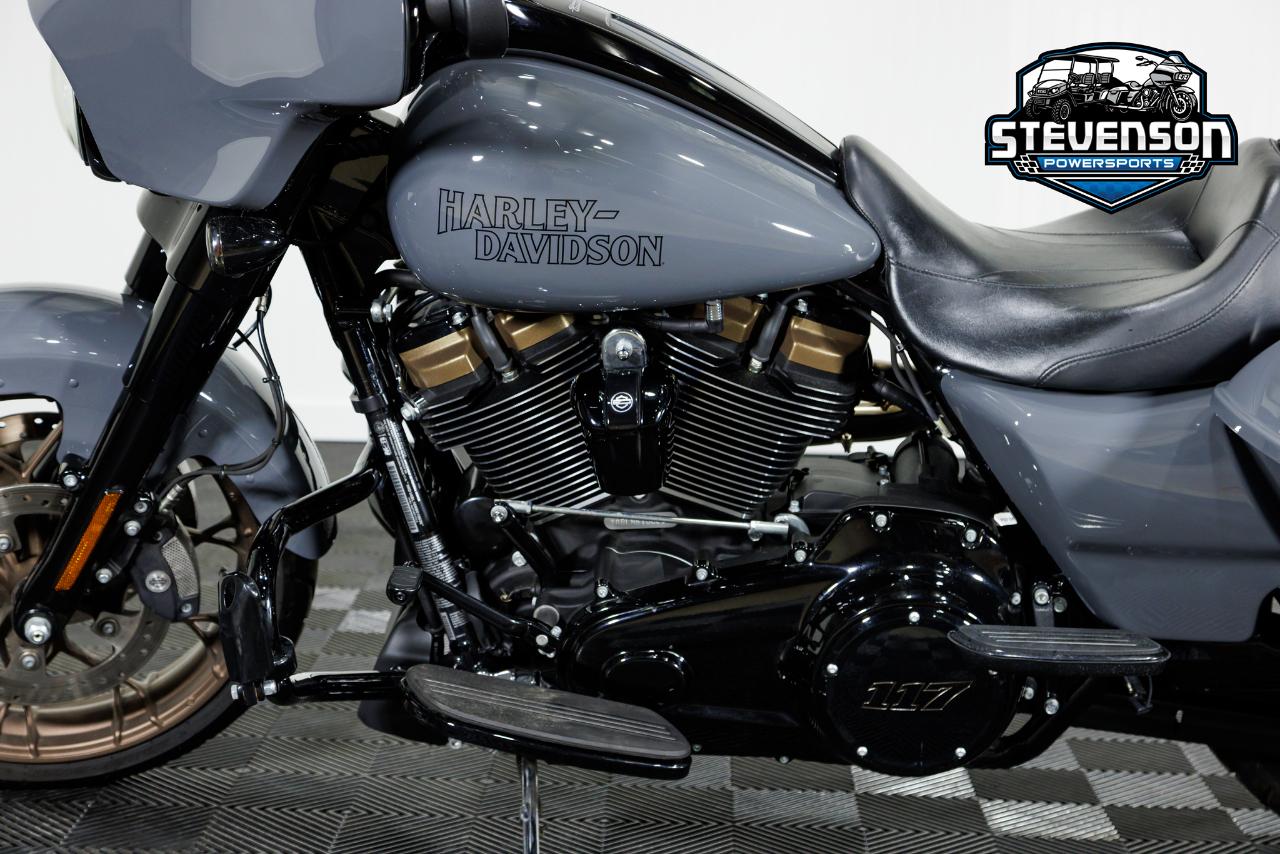 Harley-Davidson FLHXST  2022