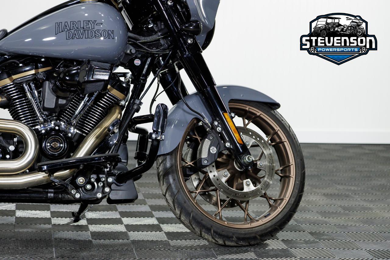 Harley-Davidson FLHXST  2022