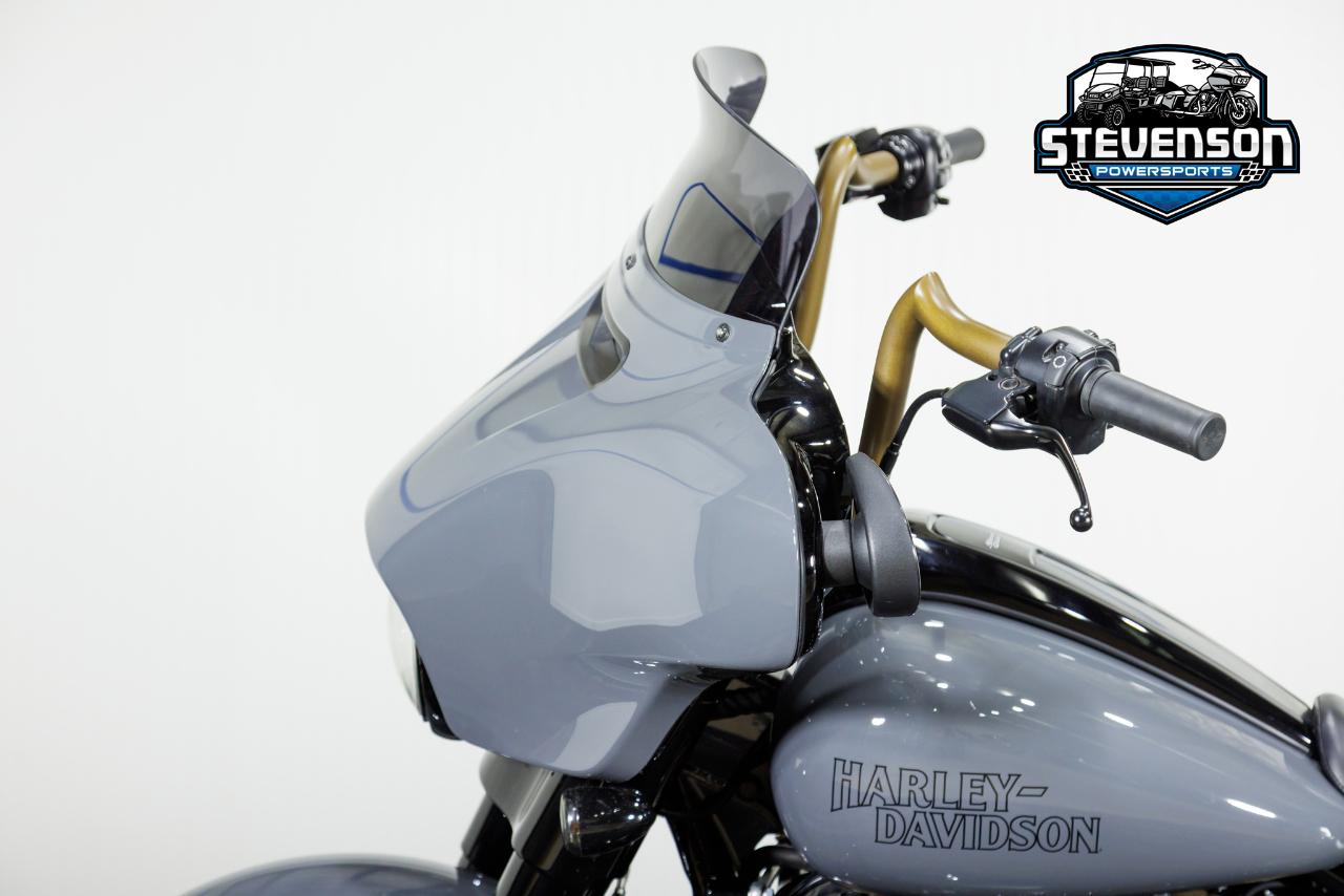 Harley-Davidson FLHXST  2022