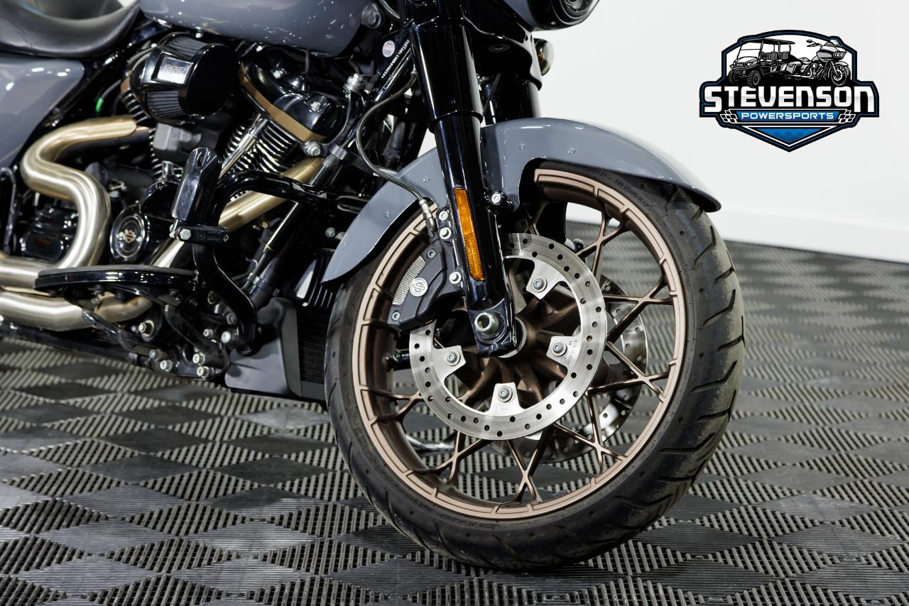 Harley-Davidson FLHXST  2022