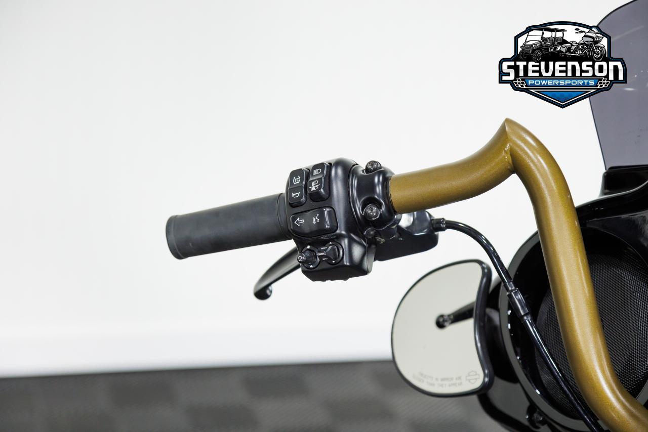 Harley-Davidson FLHXST  2022