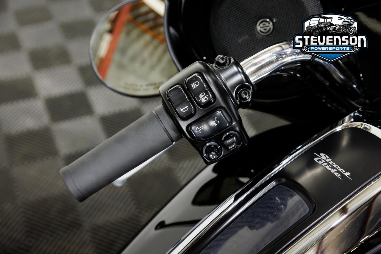 Harley-Davidson FLHXS  2022