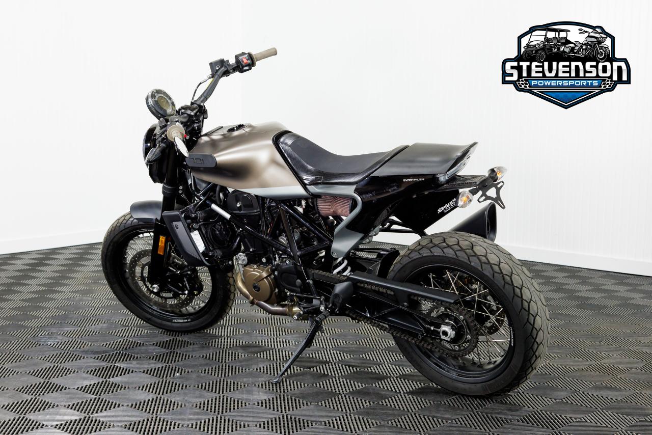 Husqvarna  Svartpilen 701  2020