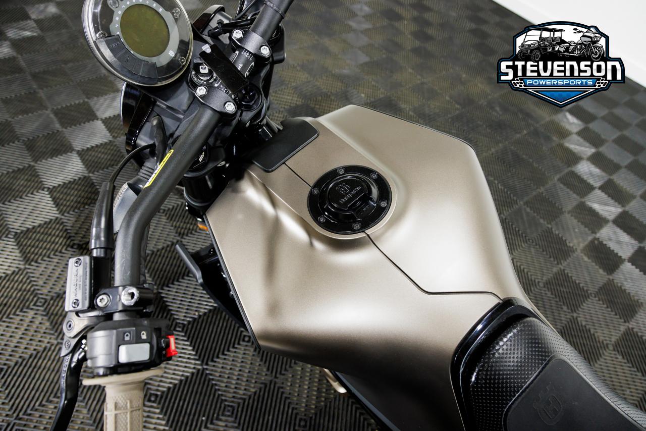 Husqvarna  Svartpilen 701  2020