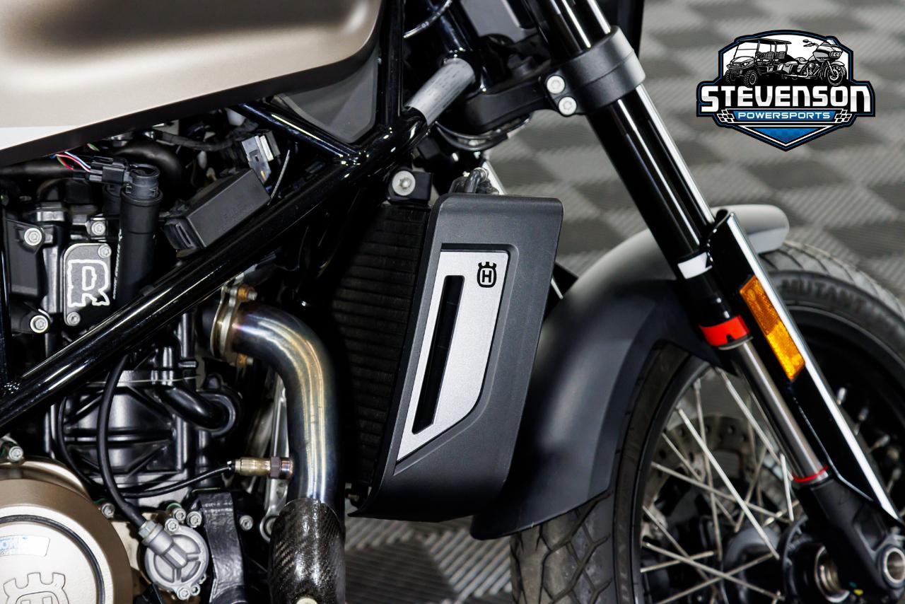 Husqvarna  Svartpilen 701  2020