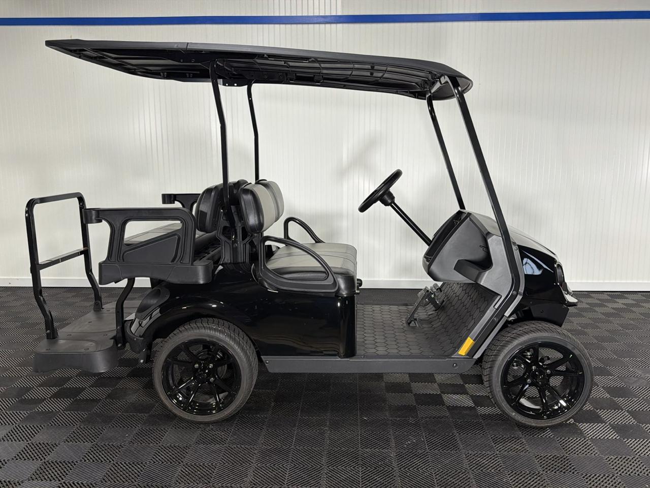 EZGO Express 4 Commuter 13.5 Gas  2025