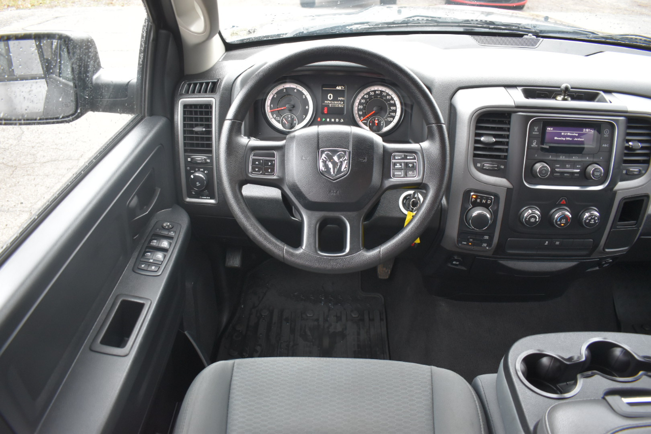 RAM 1500 Express 4x4 Quad Cab 6'4" Box 2017