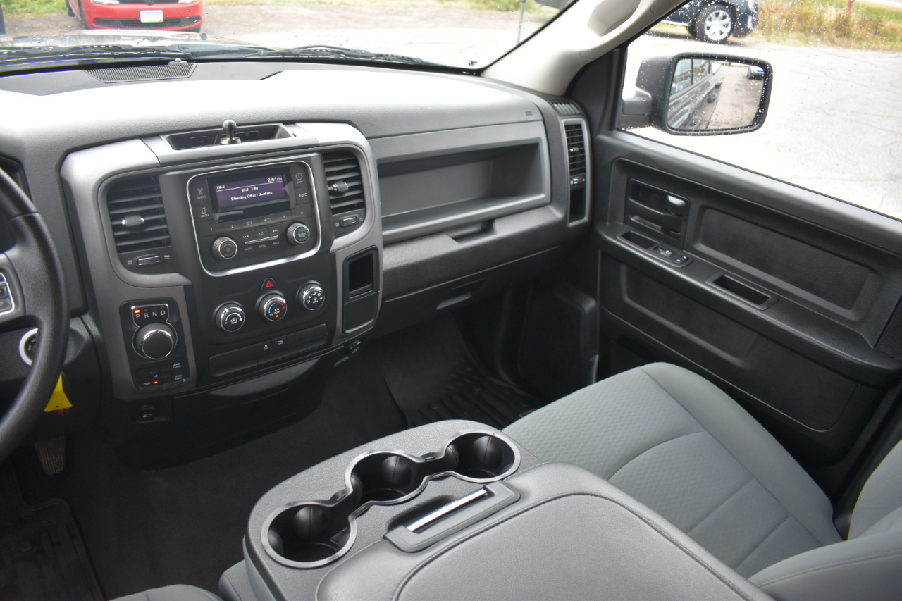 RAM 1500 Express 4x4 Quad Cab 6'4" Box 2017