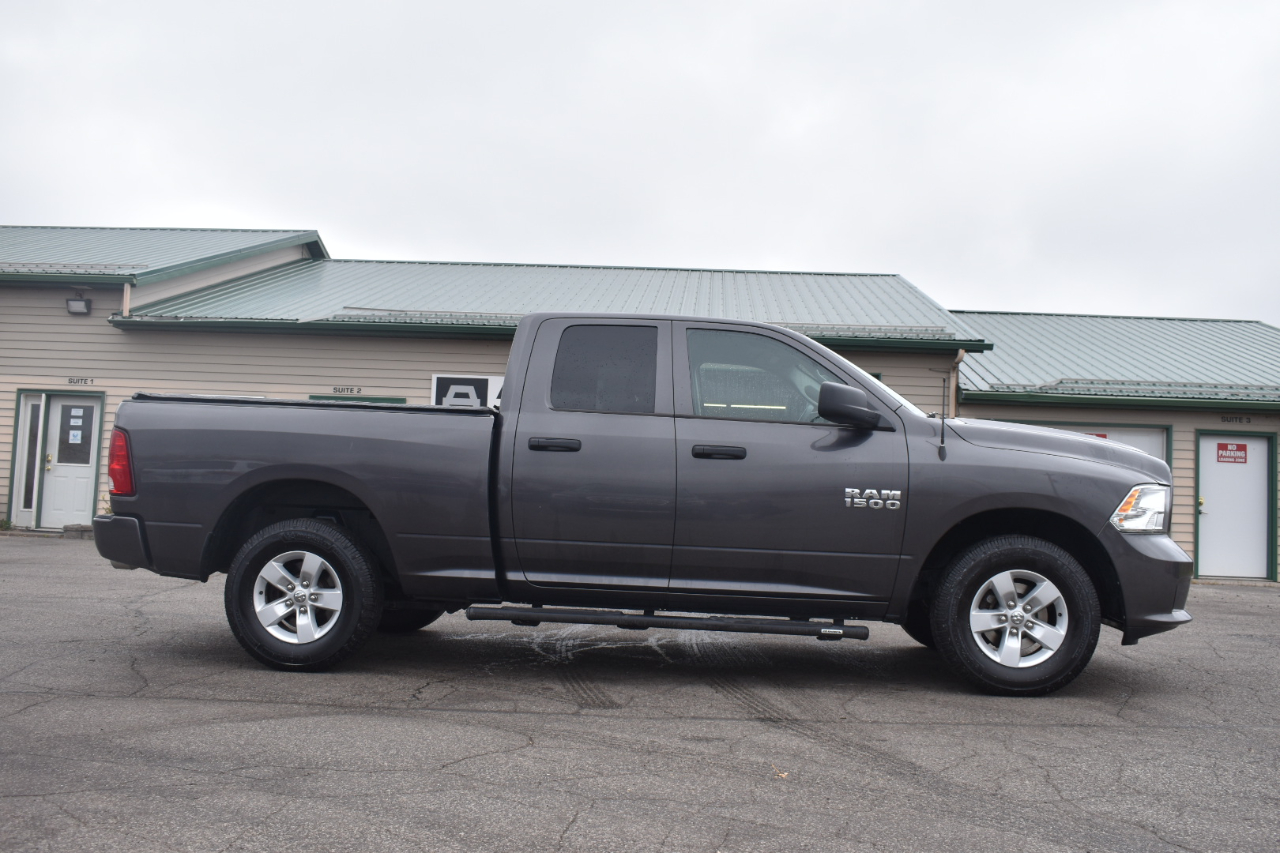 RAM 1500 Express 4x4 Quad Cab 6'4" Box 2017