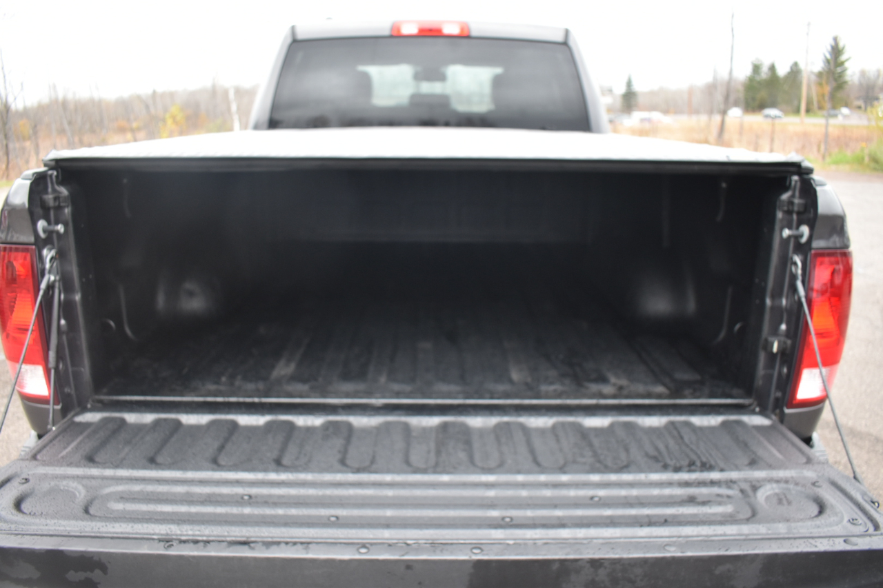 RAM 1500 Express 4x4 Quad Cab 6'4" Box 2017