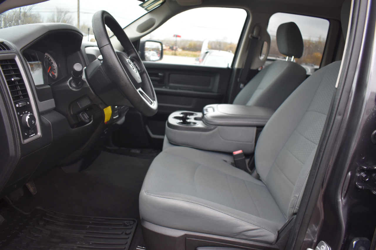 RAM 1500 Express 4x4 Quad Cab 6'4" Box 2017