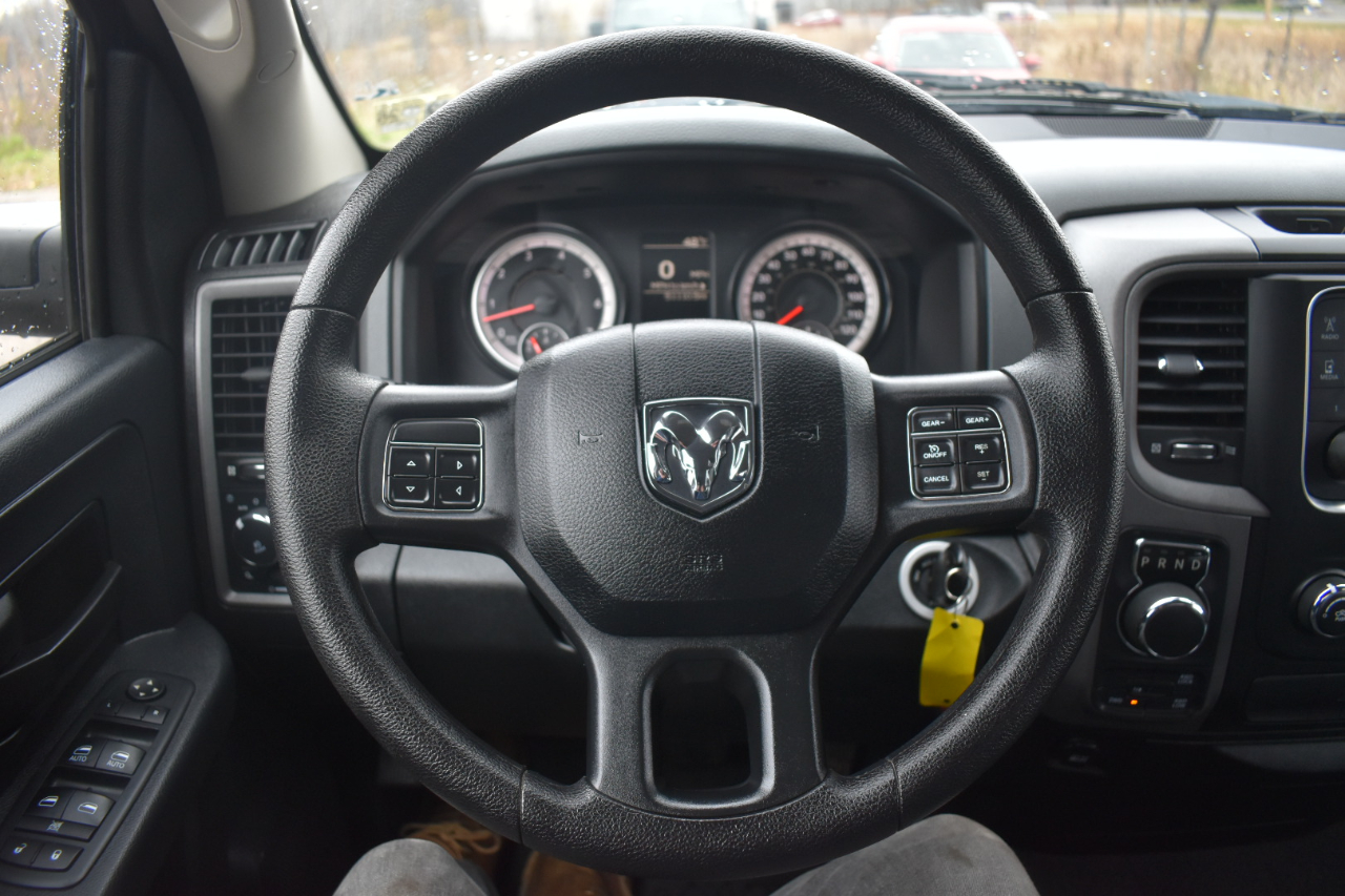 RAM 1500 Express 4x4 Quad Cab 6'4" Box 2017