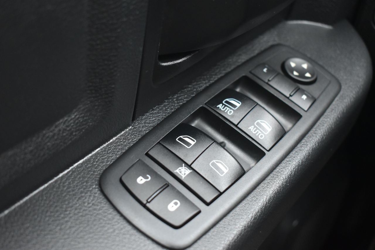 RAM 1500 Express 4x4 Quad Cab 6'4" Box 2017