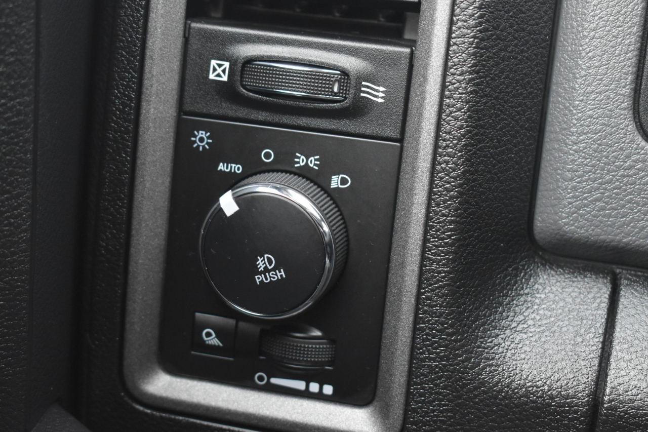 RAM 1500 Express 4x4 Quad Cab 6'4" Box 2017