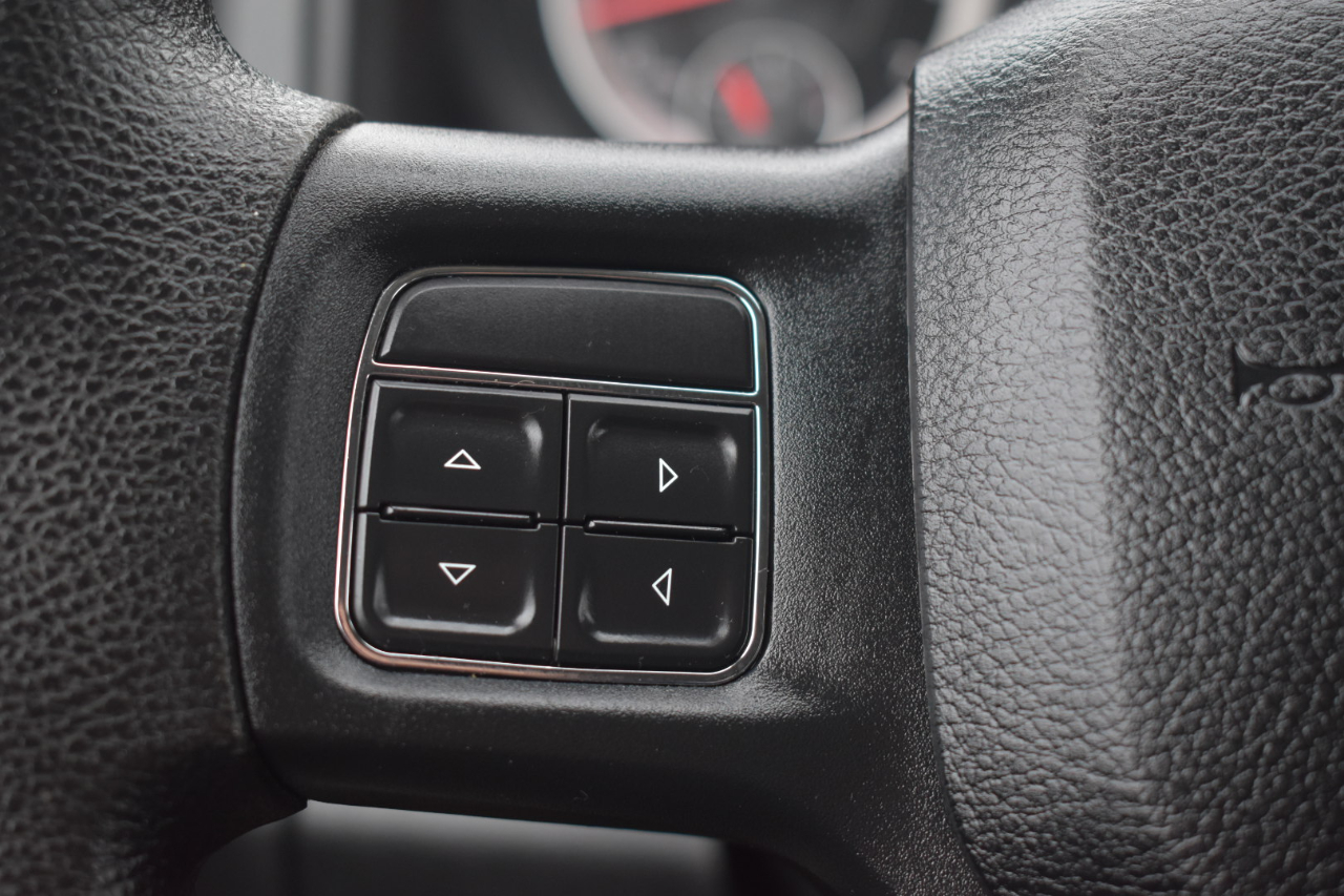 RAM 1500 Express 4x4 Quad Cab 6'4" Box 2017