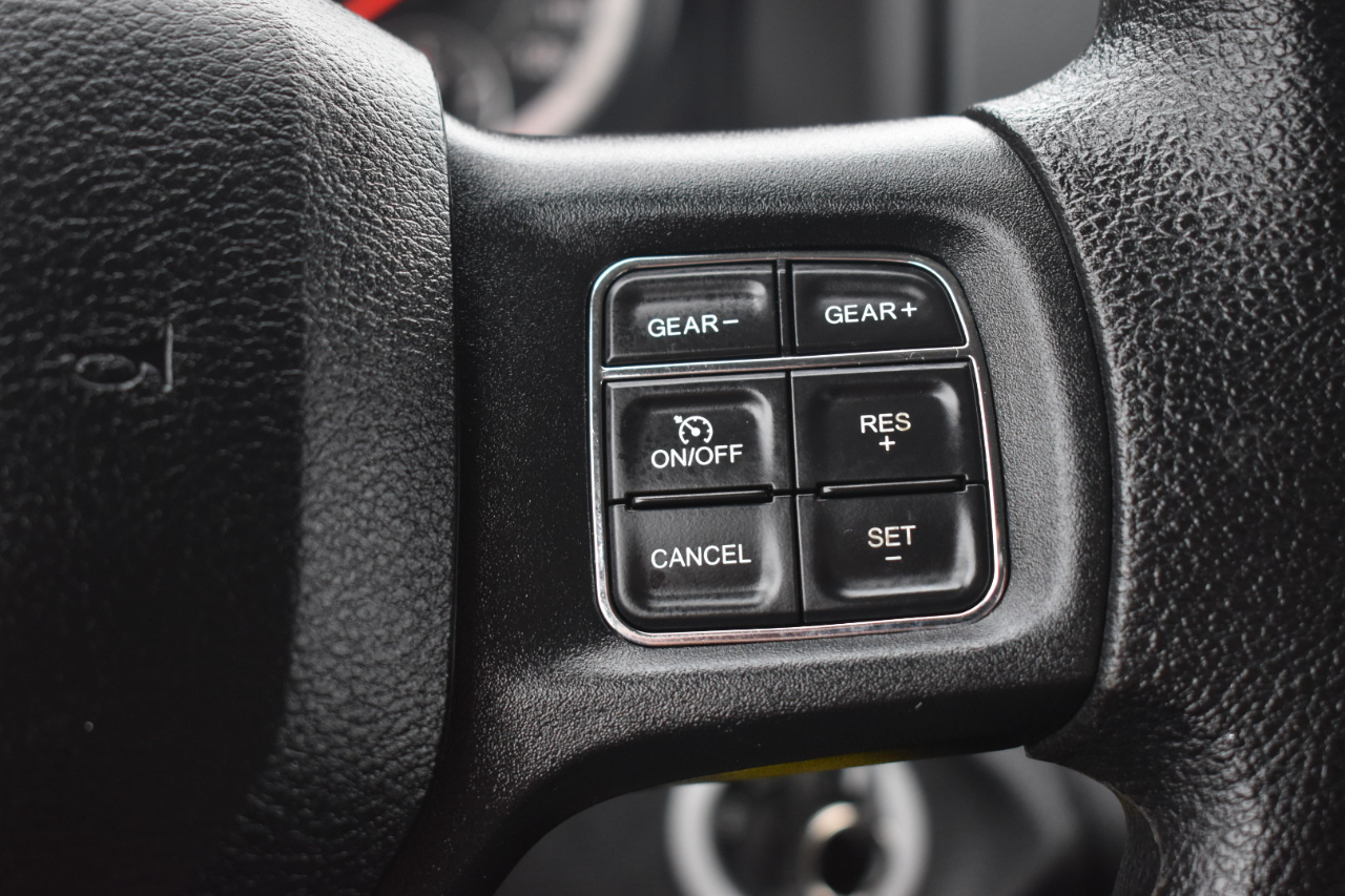 RAM 1500 Express 4x4 Quad Cab 6'4" Box 2017