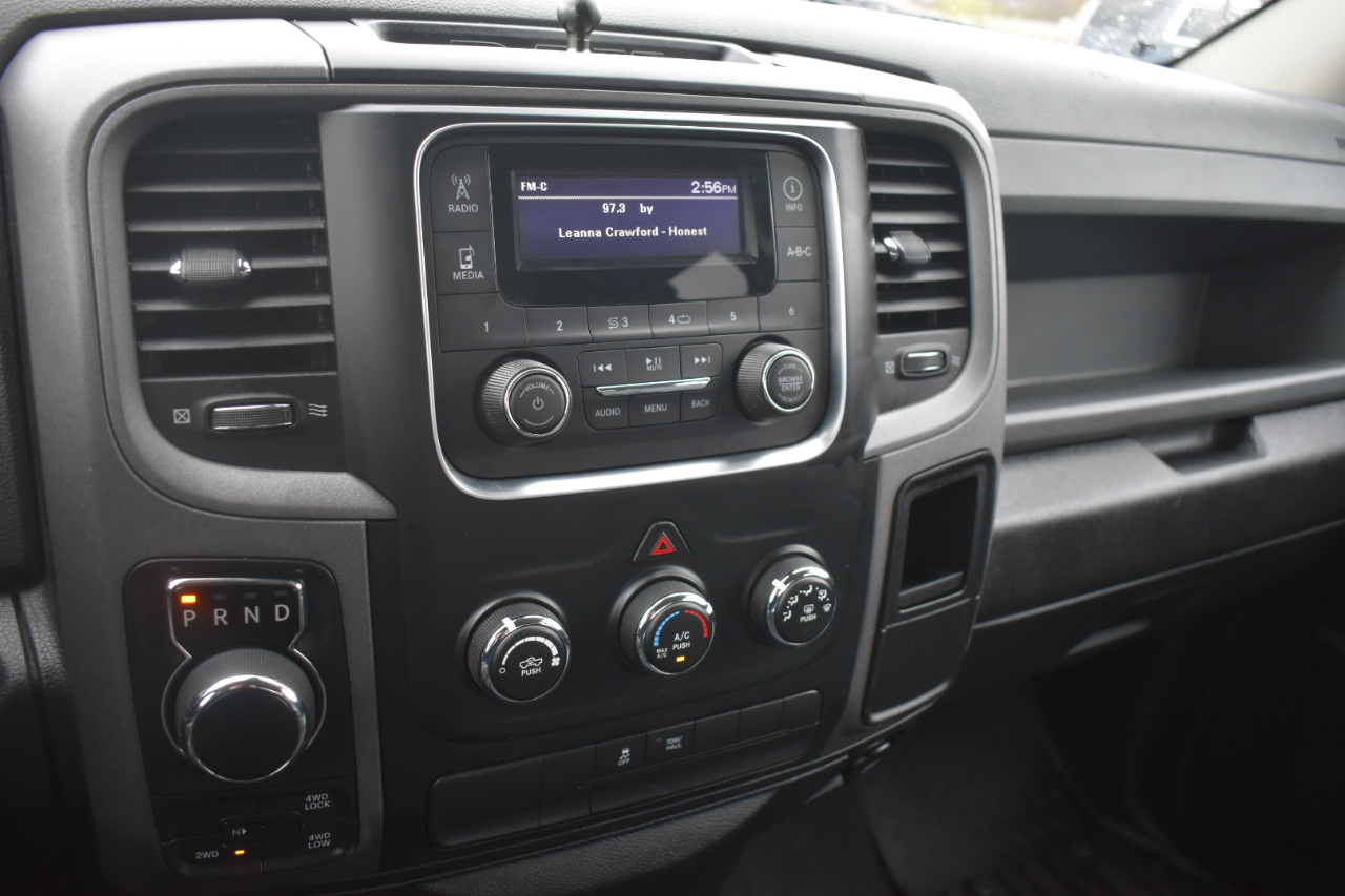 RAM 1500 Express 4x4 Quad Cab 6'4" Box 2017