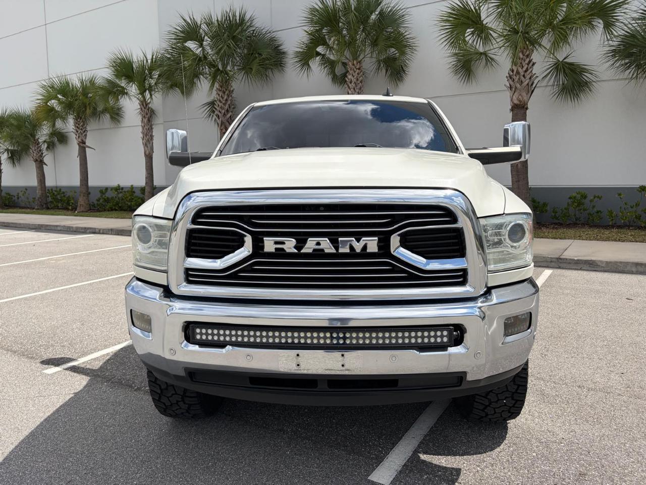 RAM 2500 Laramie Longhorn Mega Cab 4WD 2018