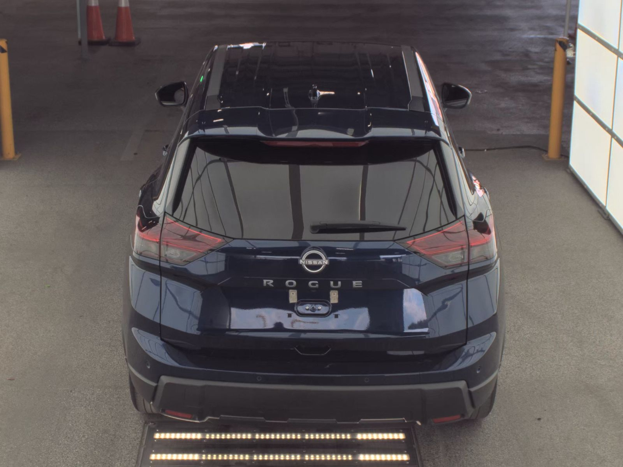 2025 Nissan Rogue SV photo 4