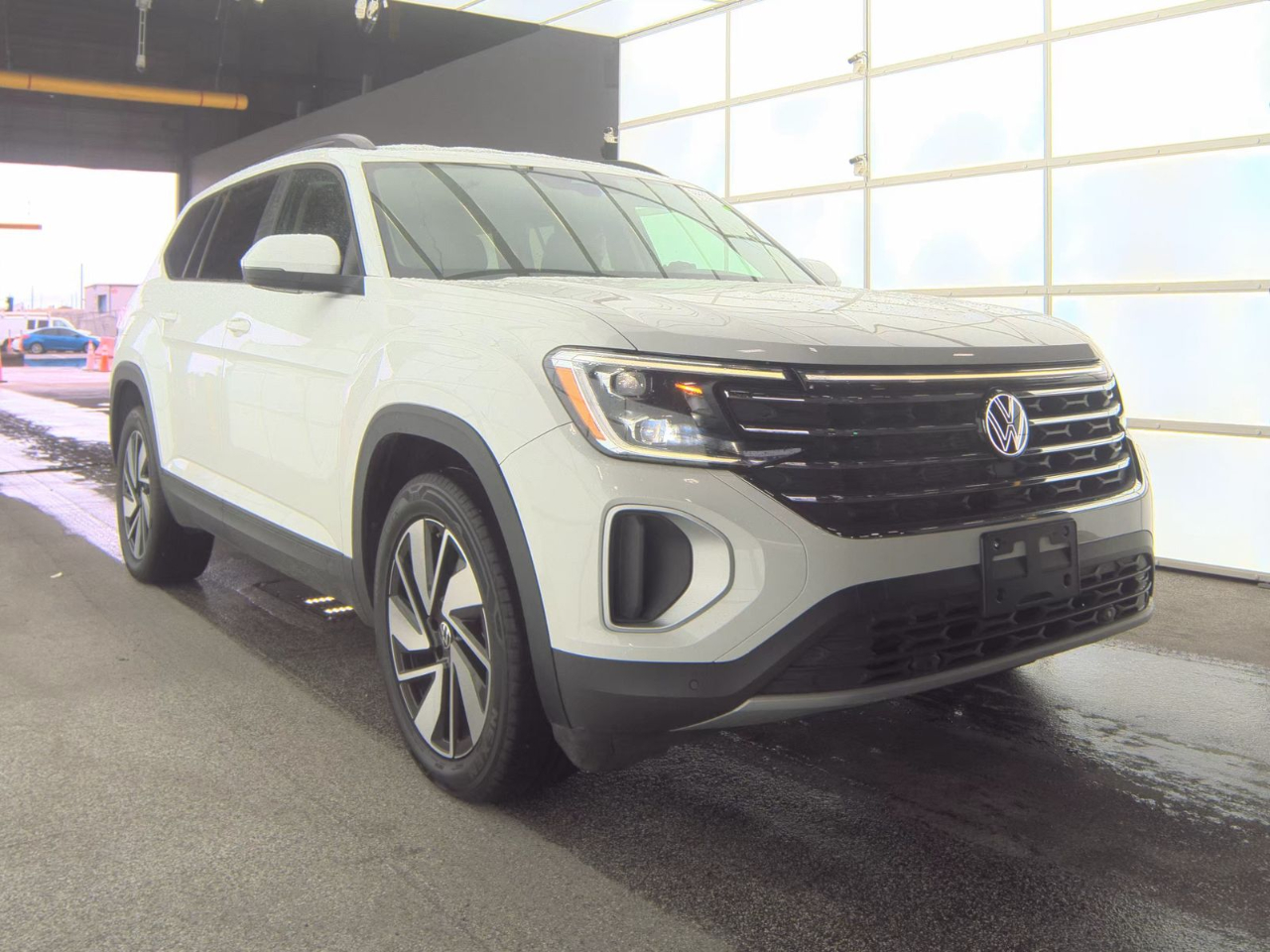 2025 Volkswagen Atlas 2.0T SE w/Technology 4MOTION